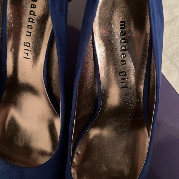 Heels - Picture 5 of 6